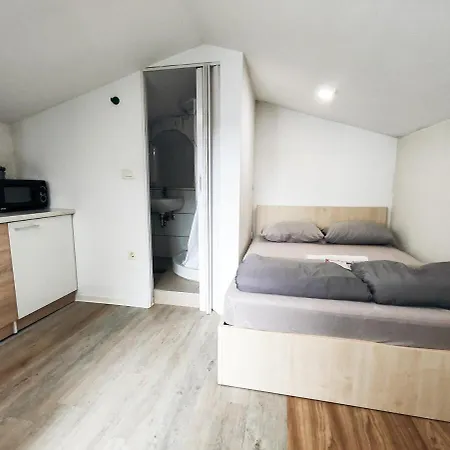 Cozy Renovated New Apartment